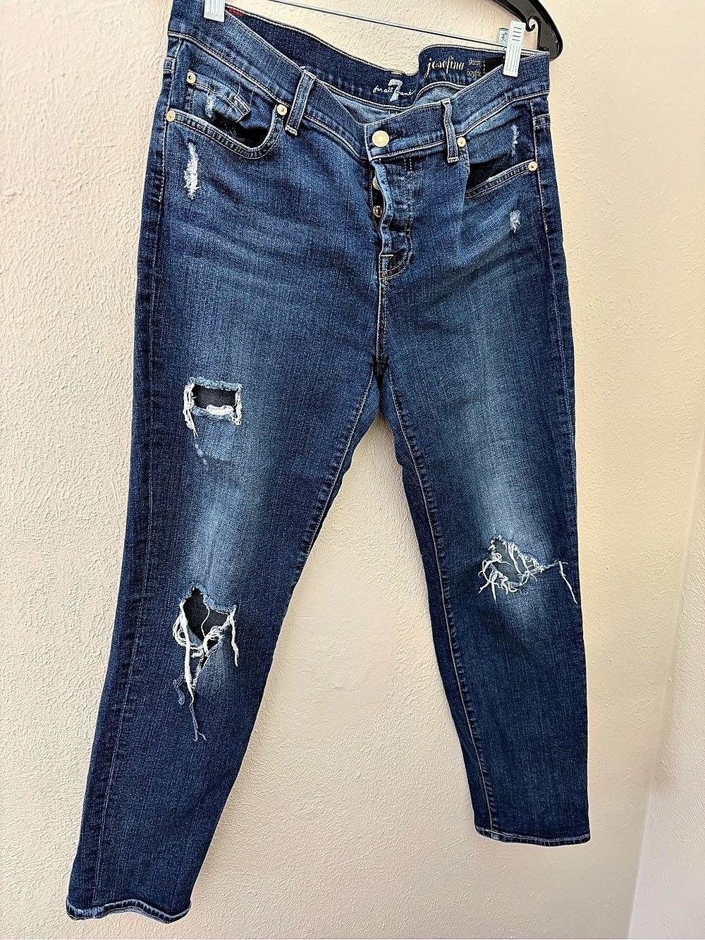7 for all mankind’s Distressed Boyfriend cut in Blue